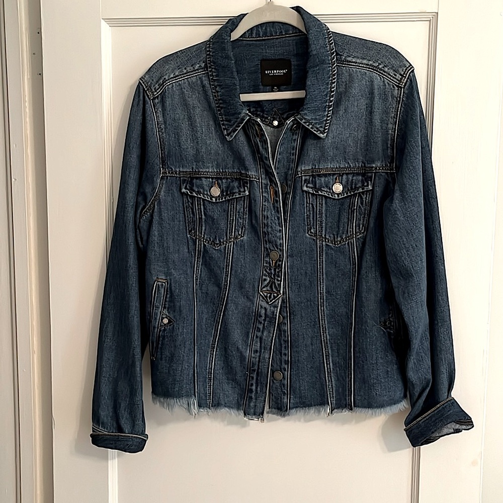 Jean jacket with fringe and pockets. Extra large by Liverpool LA.